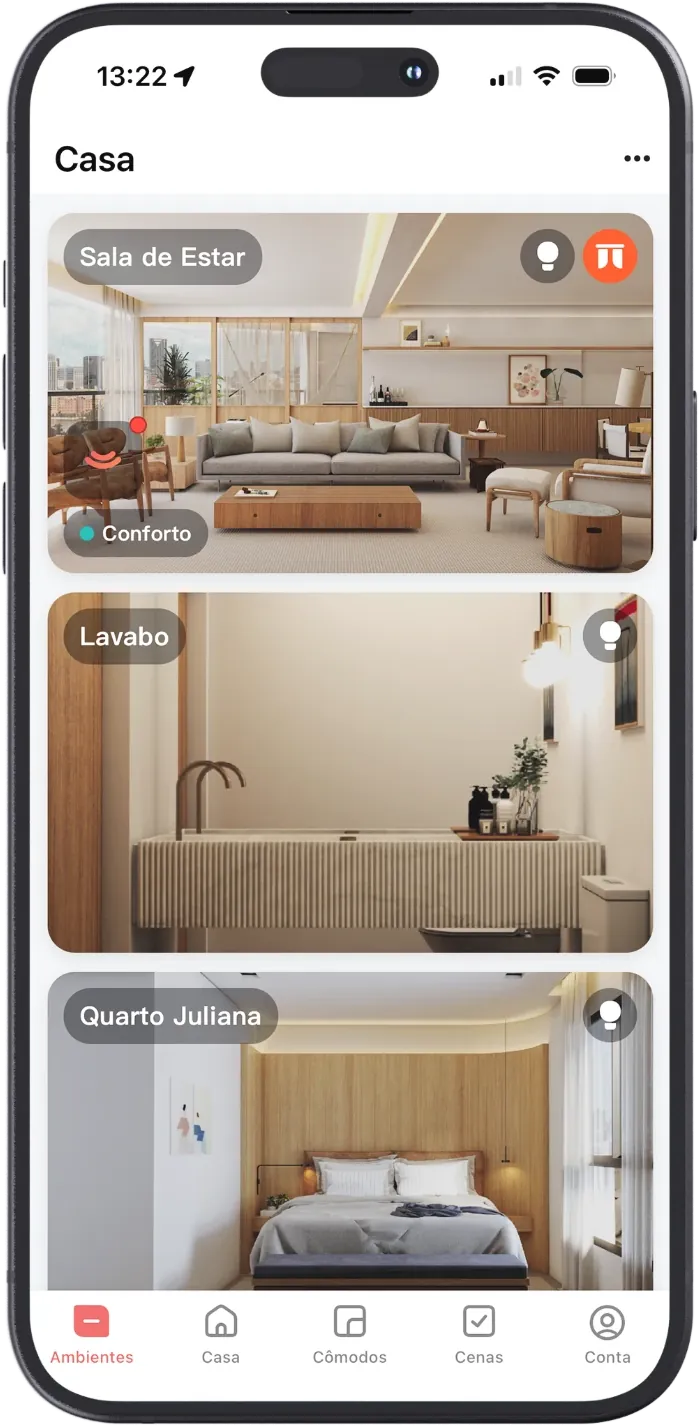 O QA App no celular, com os ambientes da casa em fotos e o controle da TV